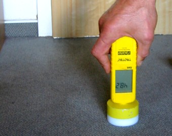 Messung von Nässe und Feutigkeitsgehalt im Fußboden Restfeuchte z.B. nach einem Wasserschaden